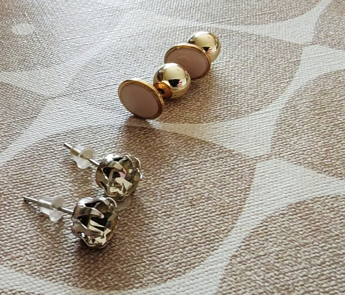 2 pr earrings - Image 1