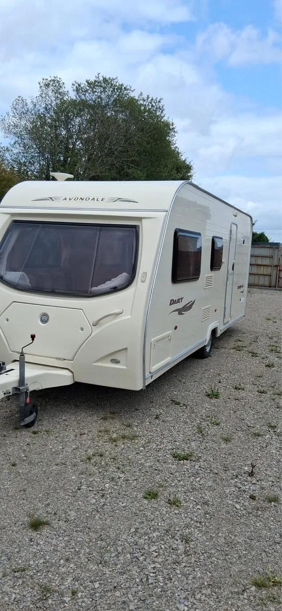 EXCELLENT 4 BERTH AVONDALE DART 545-4 CARAVAN. - Image 2