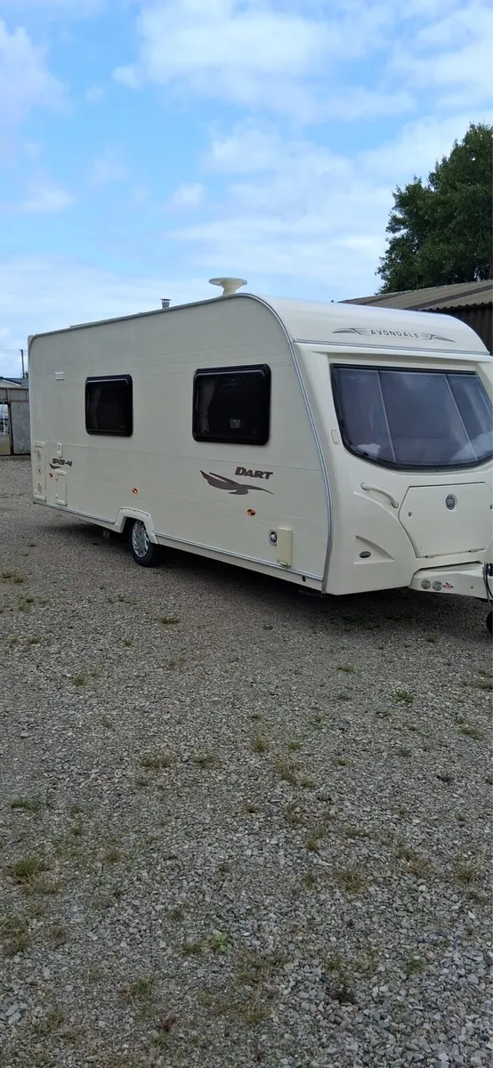 EXCELLENT 4 BERTH AVONDALE DART 545-4 CARAVAN. - Image 4