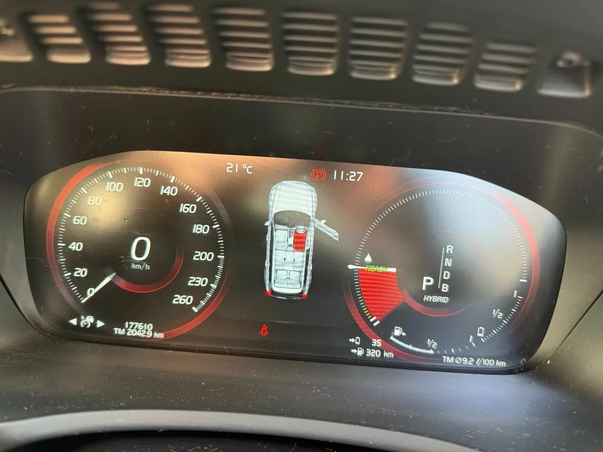 Volvo XC90 2017 - Image 2