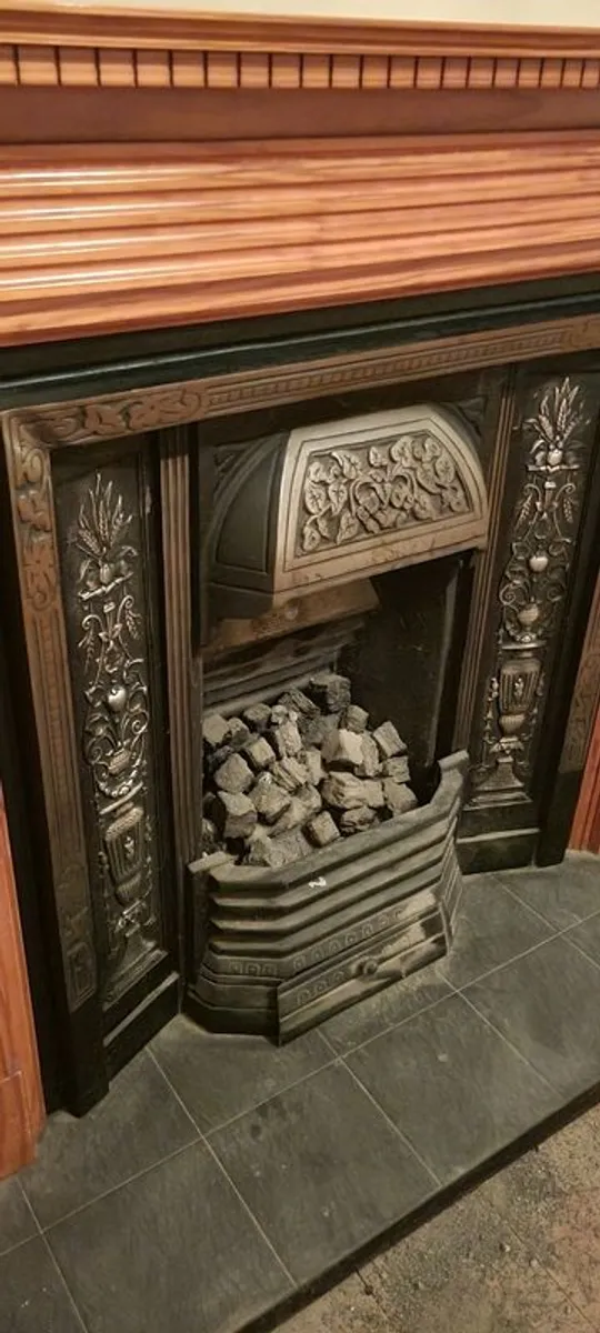 Wooden fireplace and Gas fire - Image 1