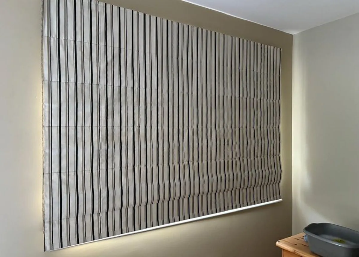 Roman Blinds x 3 of same size 196cm wide x 146cm long - Image 3