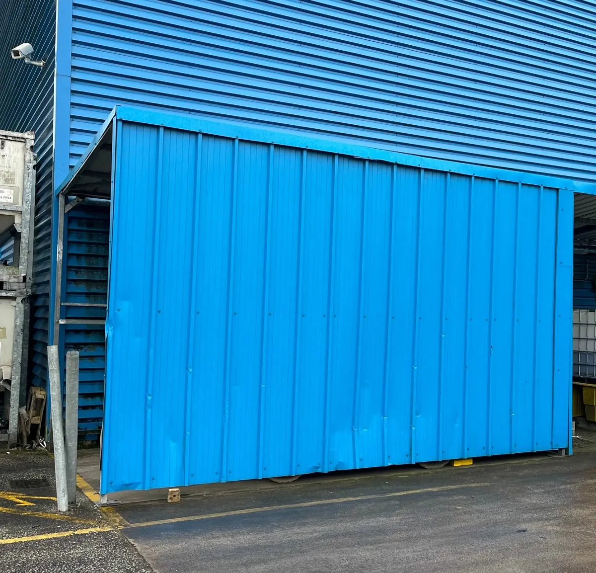 Metal Shelter - Image 1