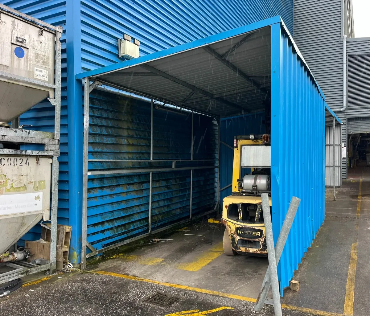Metal Shelter - Image 2
