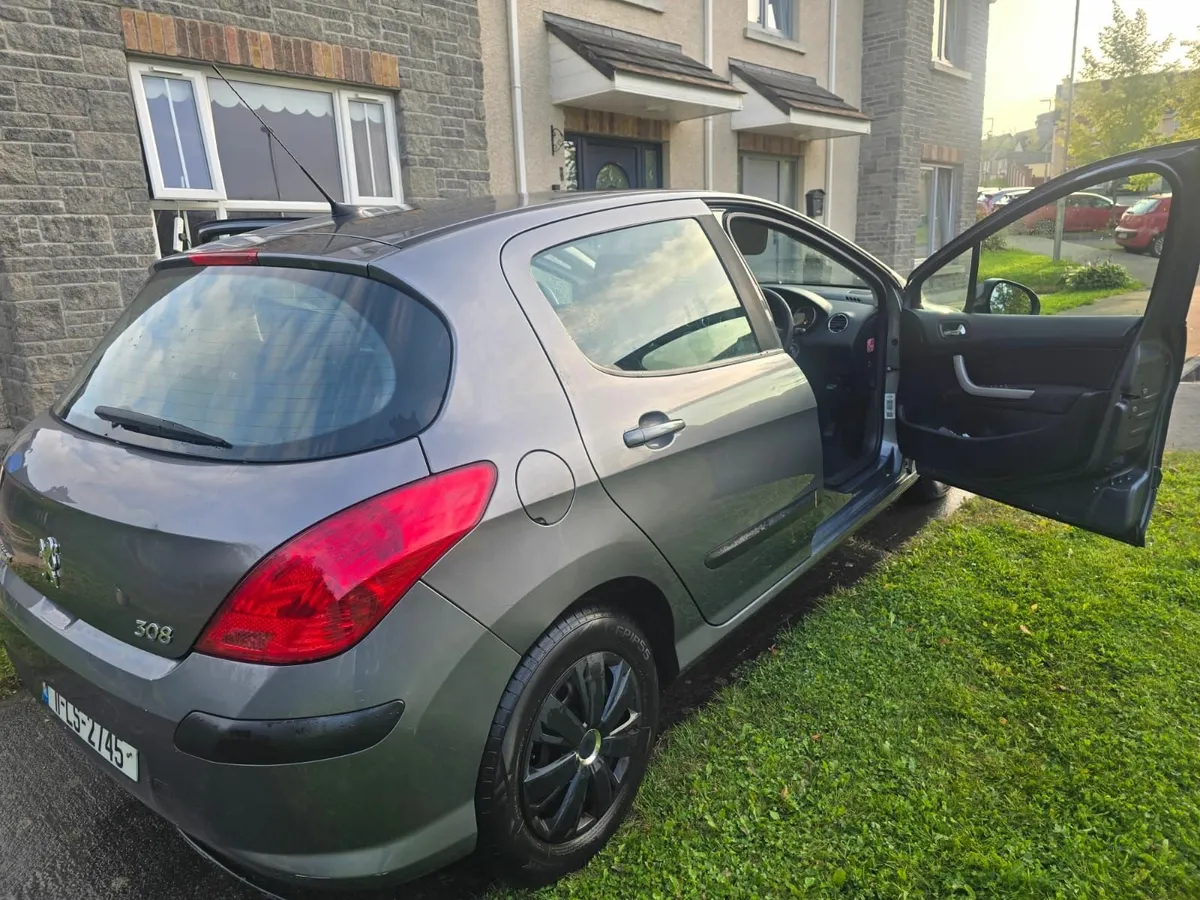 Peugeot 308 2011 - Image 2