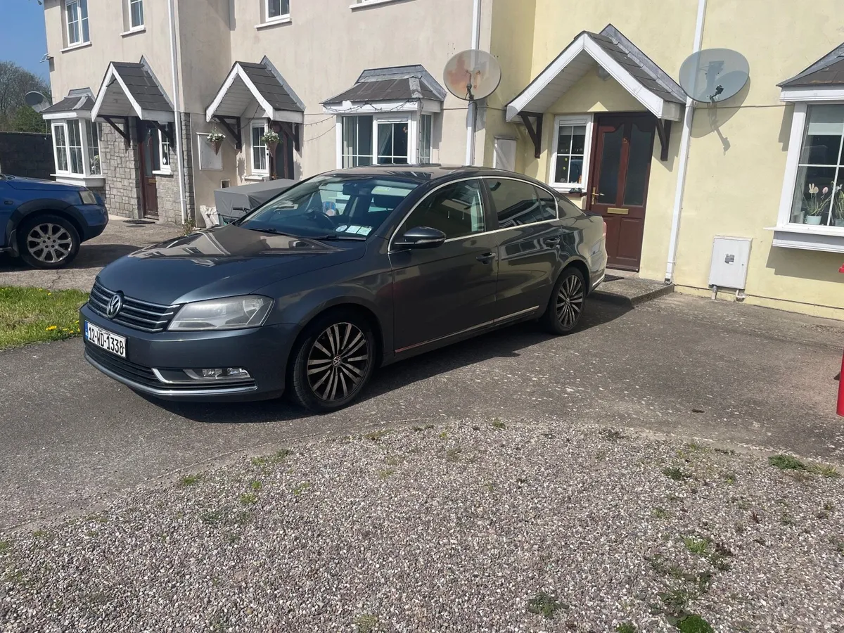 Volkswagen Passat 2012 - Image 2