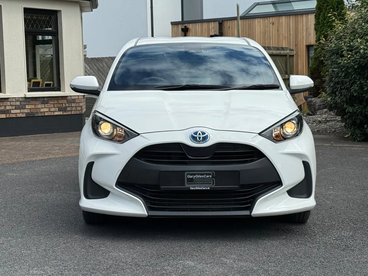 Excellent Condition 211 Toyota Yaris Hybrid Auto! - Image 2