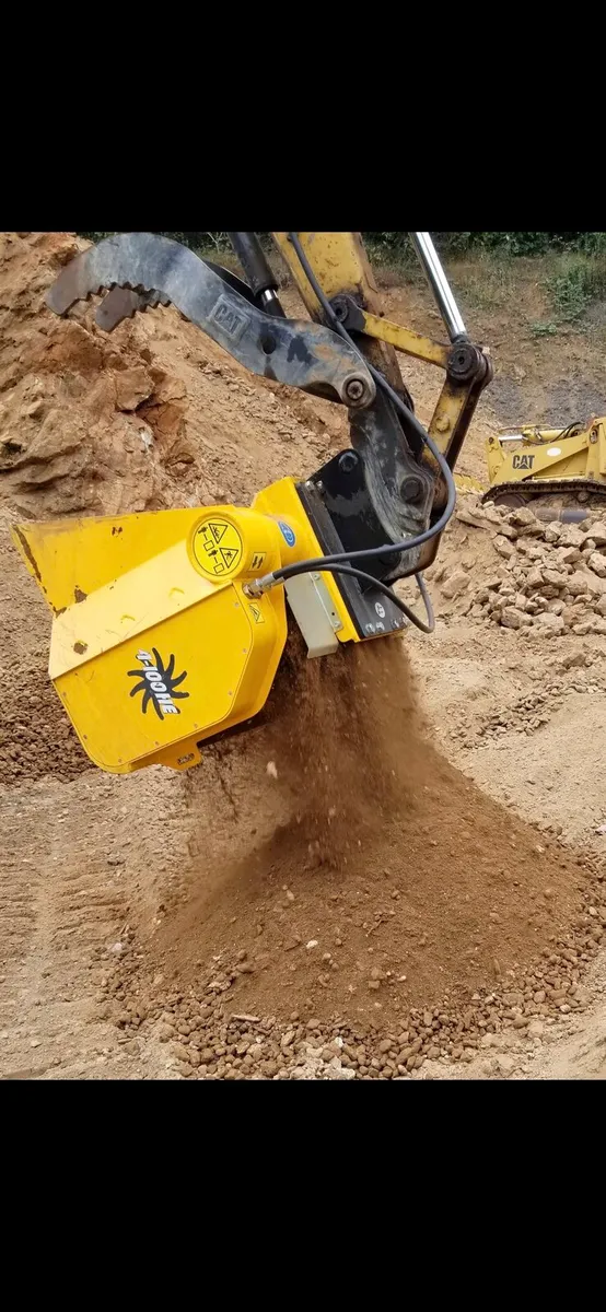 GYRU- STAR SCREENING BUCKET HIRE 3T - 6T - Image 1