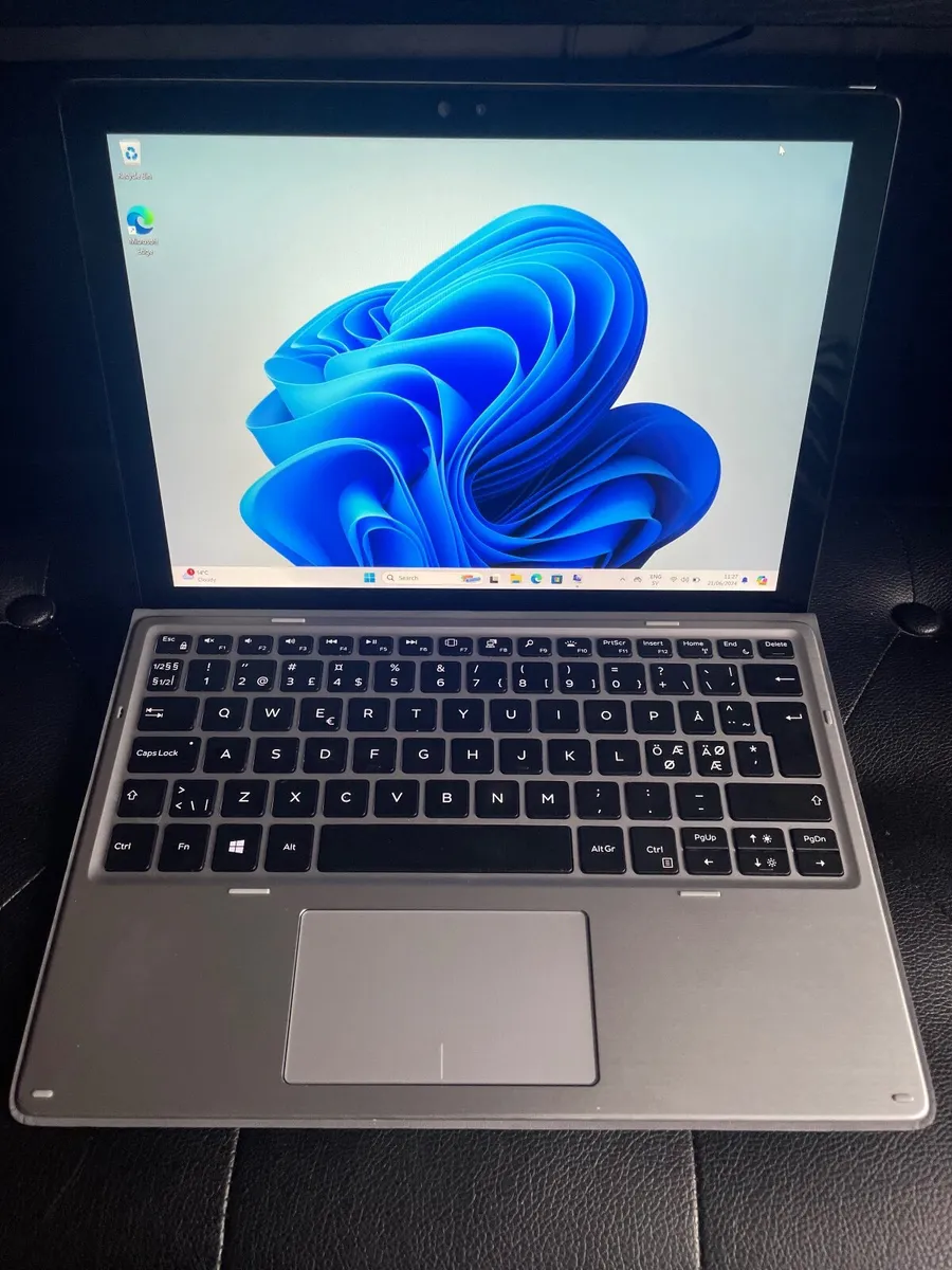 Dell Latitude 7210 2in1 Laptop i5/8GB/256SSD/FHD - Image 1
