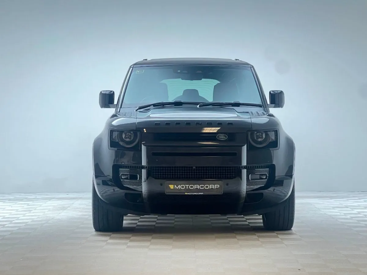 Land Rover Defender HSE X-dynamic P400e  pan Roof - Image 2
