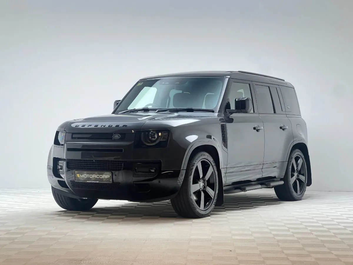 Land Rover Defender HSE X-dynamic P400e  pan Roof - Image 3