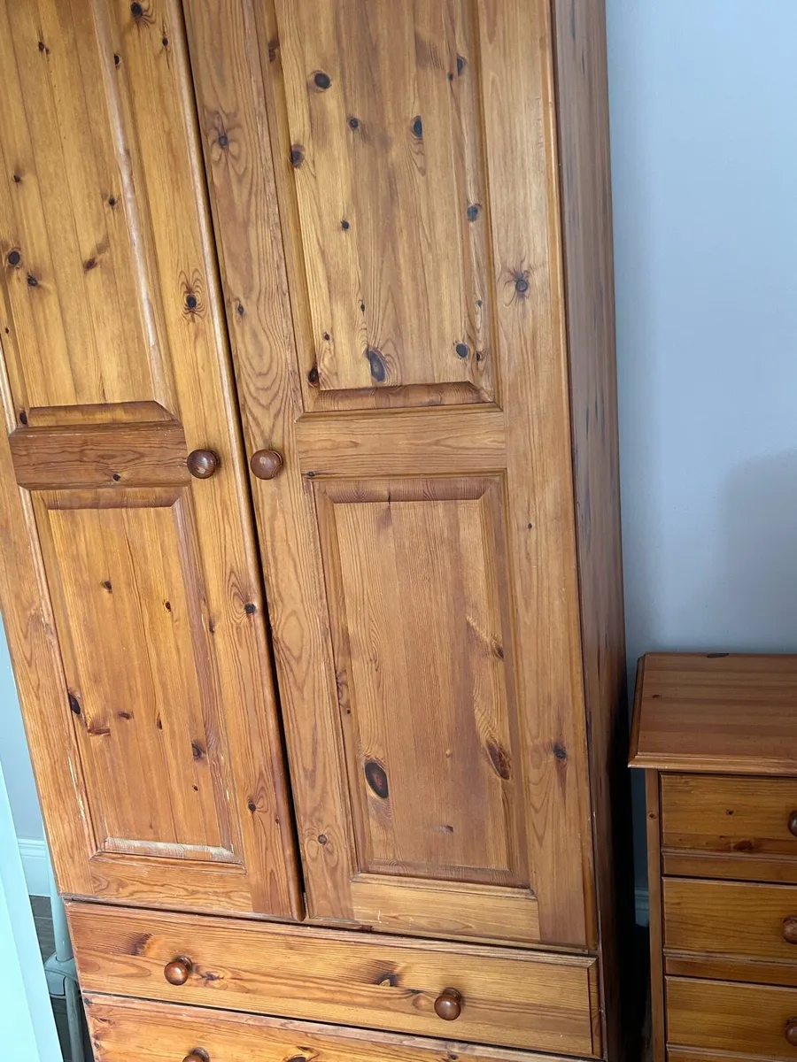 Wardrobe and chest of drawers - Image 2