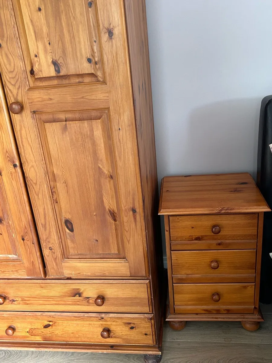 Wardrobe and chest of drawers - Image 3