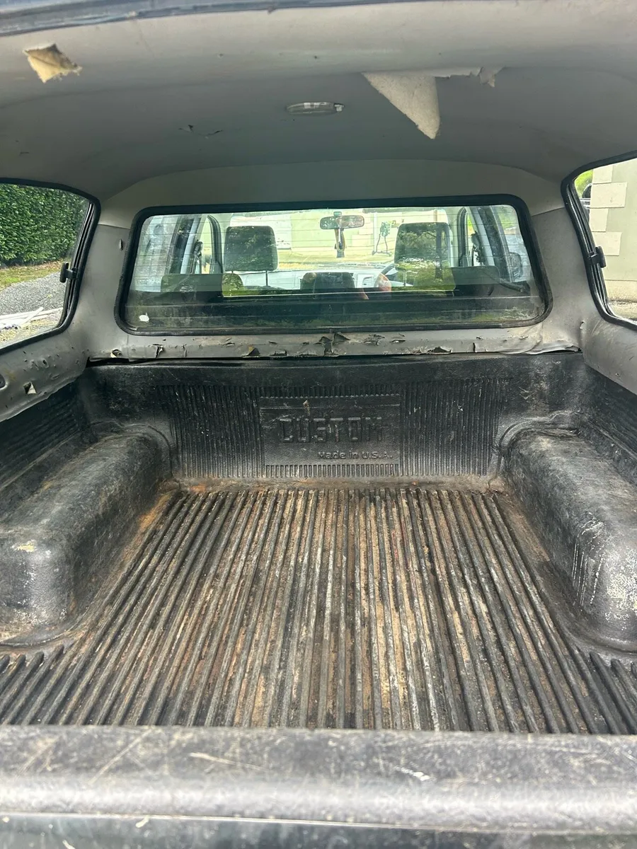 Toyota Hilux - Image 2