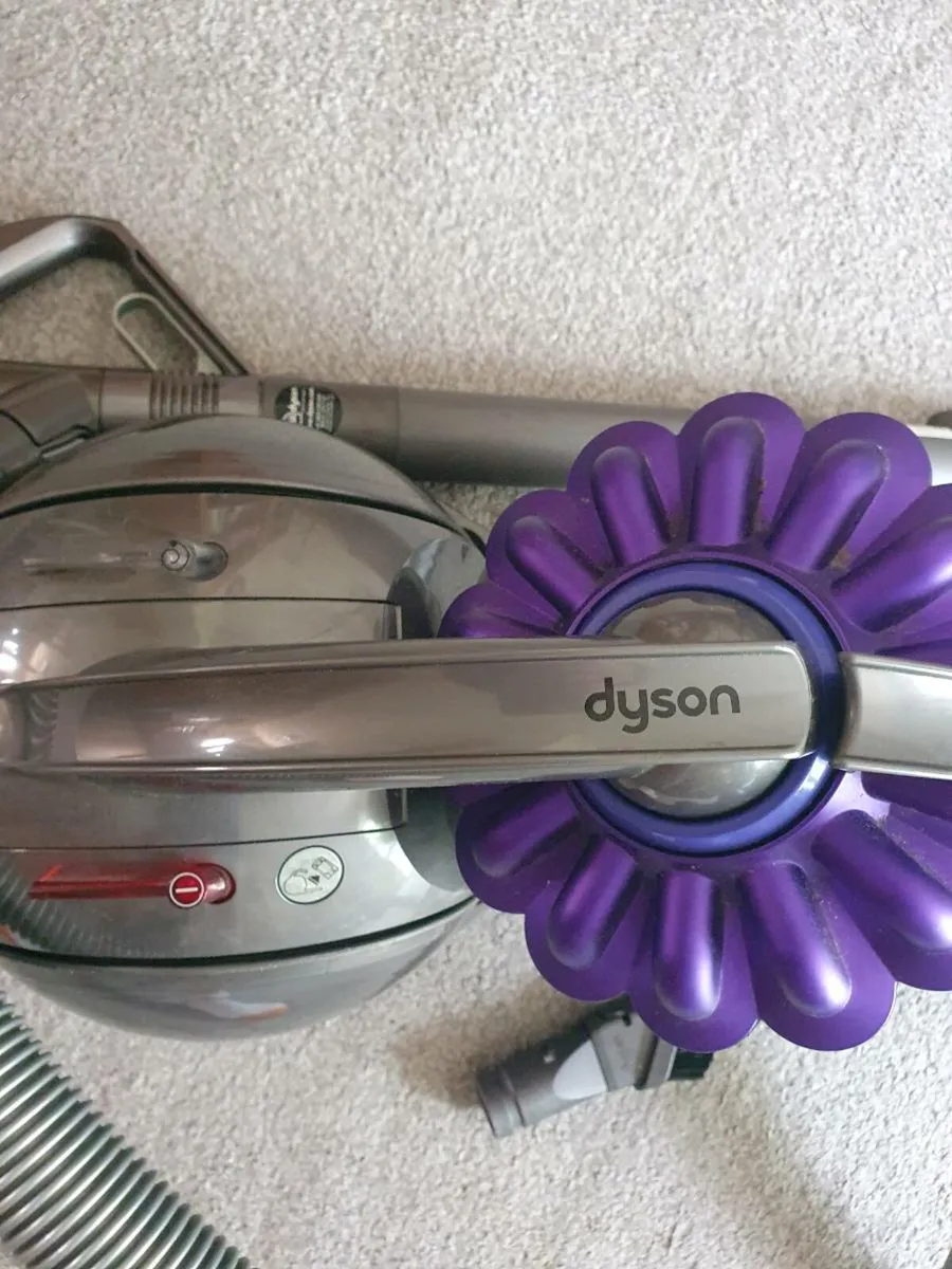 Dyson DC39 Vacuum Cleaner - Image 3