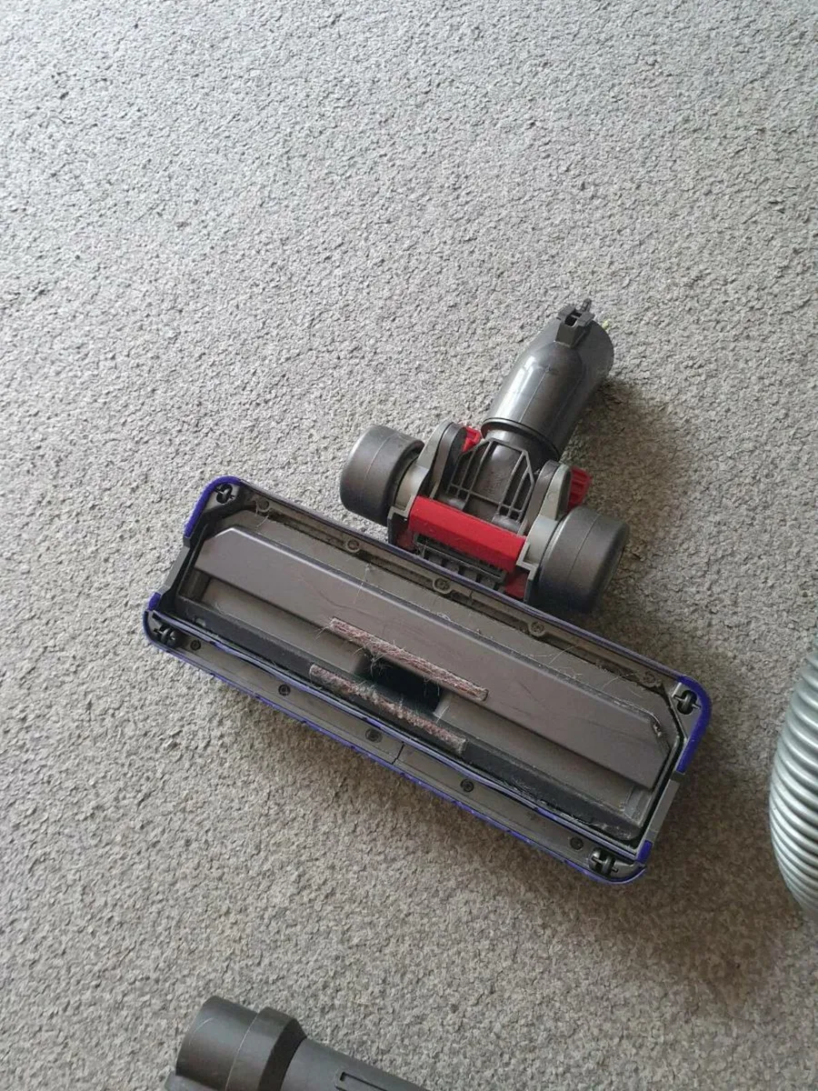 Dyson DC39 Vacuum Cleaner - Image 4