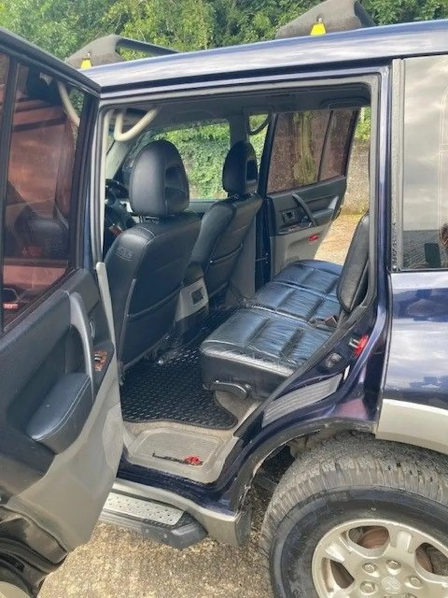 Mitsubishi Pajero 2004 - Image 2