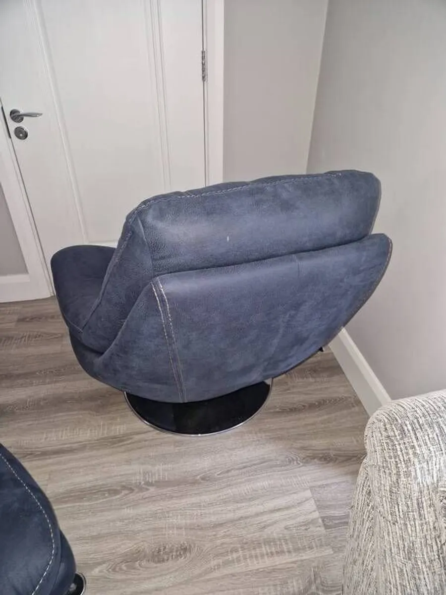 Navy blue swivelling chair - Image 2
