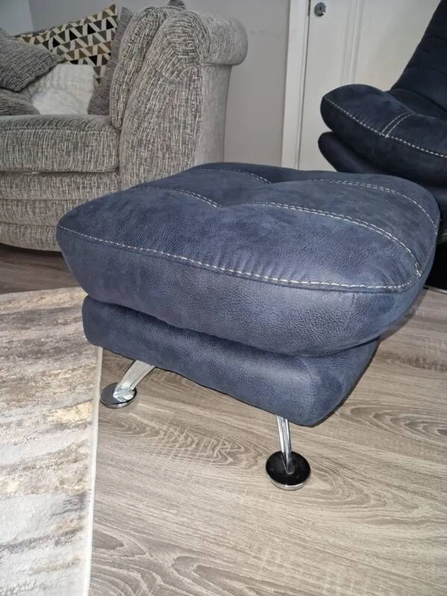 Navy blue swivelling chair - Image 4