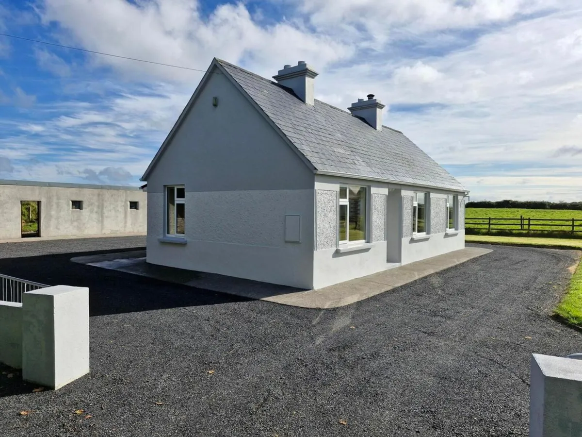 Bungalow, Paddock, Sheds on 3 acres - Image 2