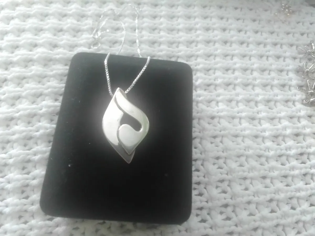 VINTAGE 70's STERLING SILVER SWIRL PENDANT - Image 4