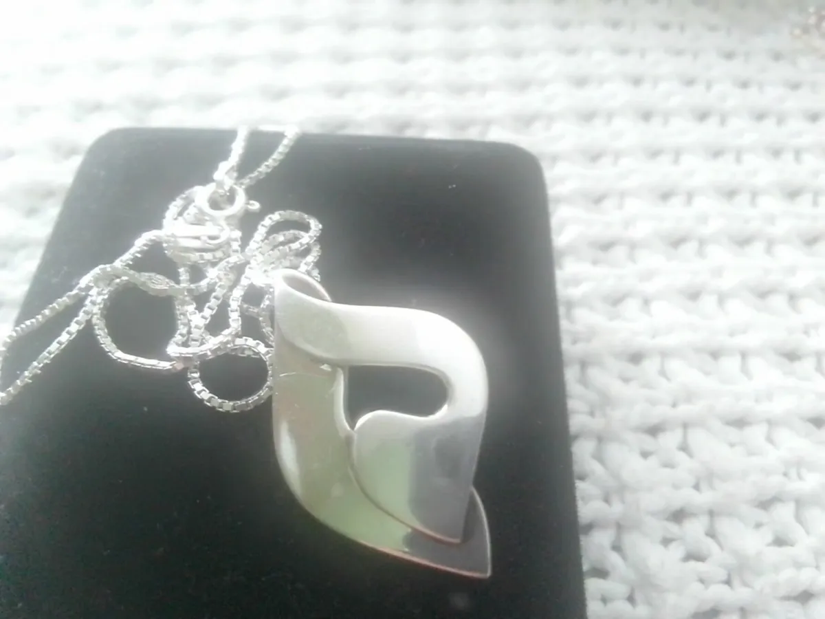 VINTAGE 70's STERLING SILVER SWIRL PENDANT - Image 1