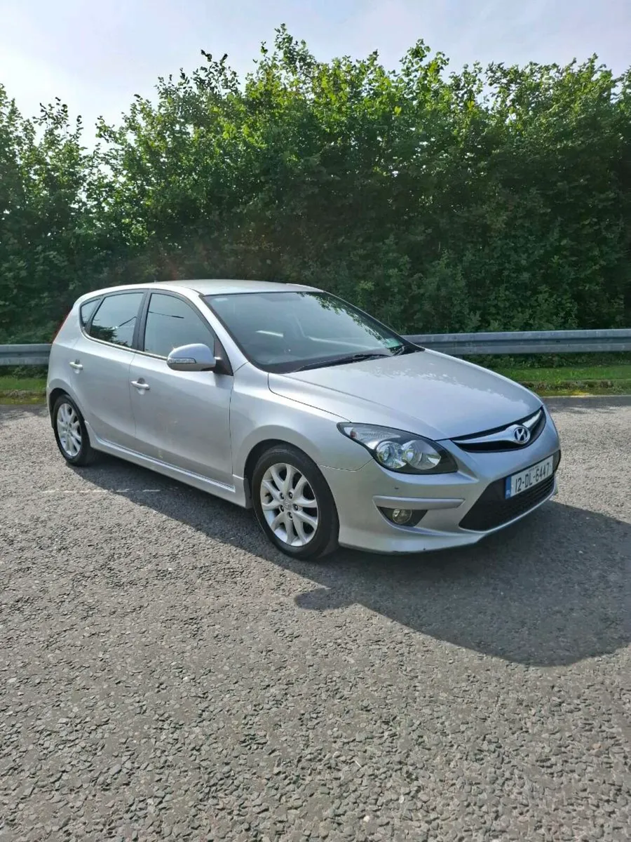 2012 hiunday i30 - Image 1