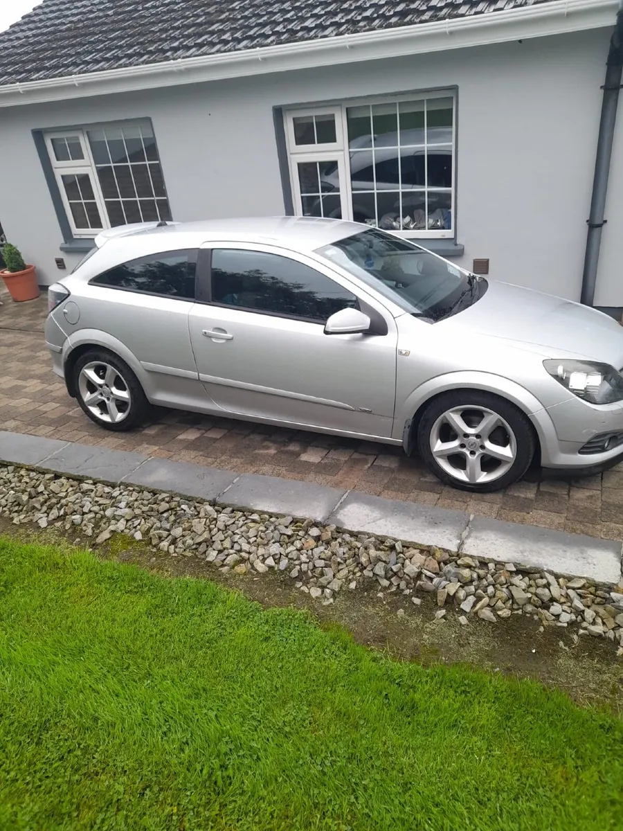 Opel Astra 2009 - Image 1