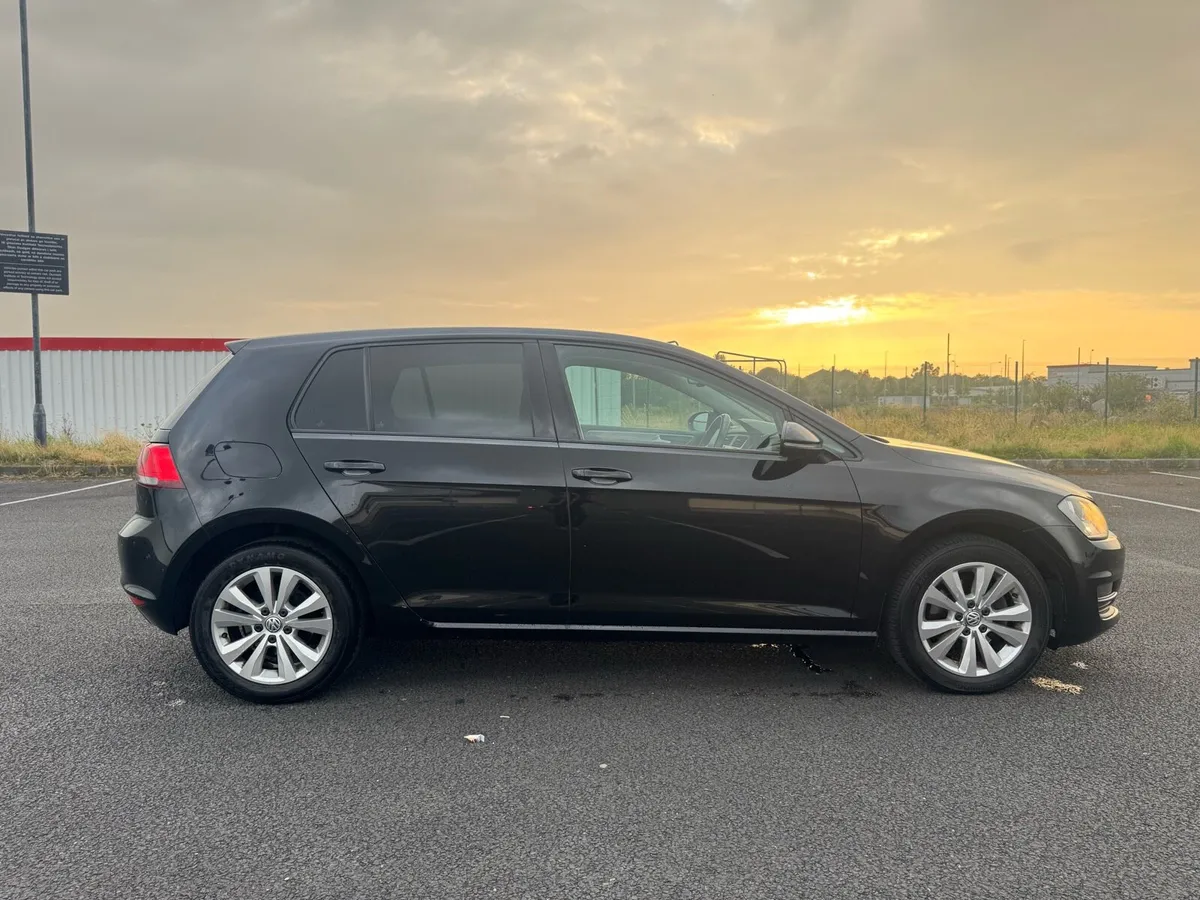 VW GOLF 1.6 TDI AUTOMATIC BLUEMOTION - Image 2
