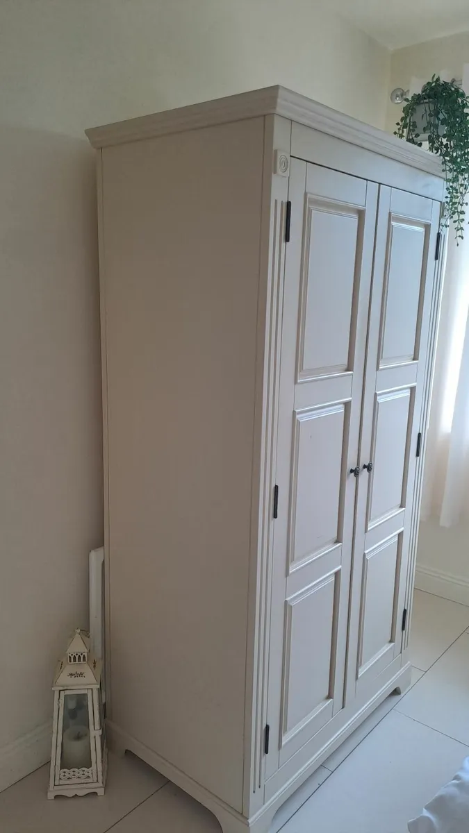 Wardrobe - Image 3
