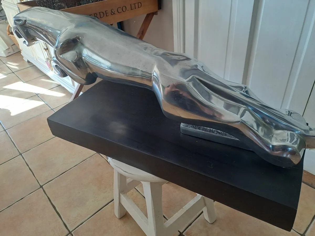 Large alloy leaping jaguar car emblem - Image 3