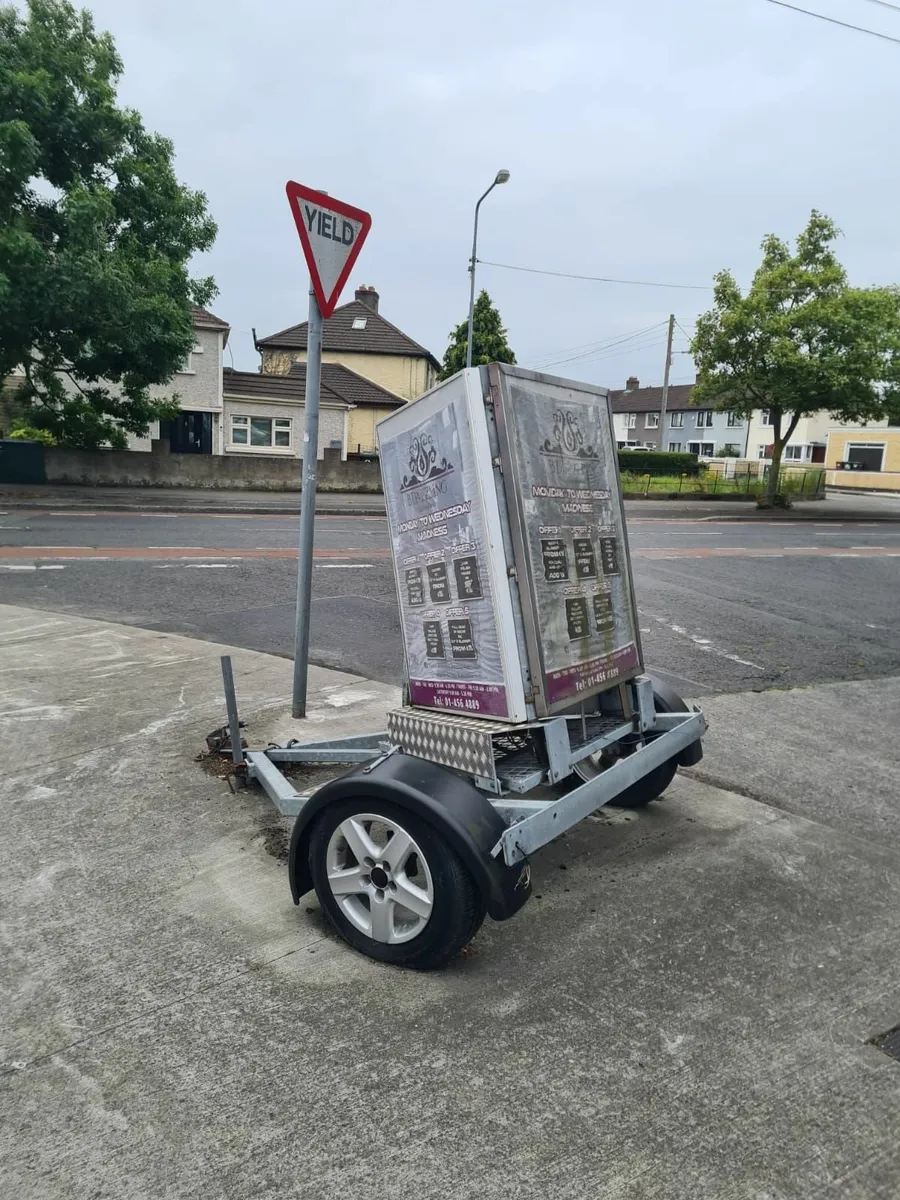 Advertising trailer - Image 2