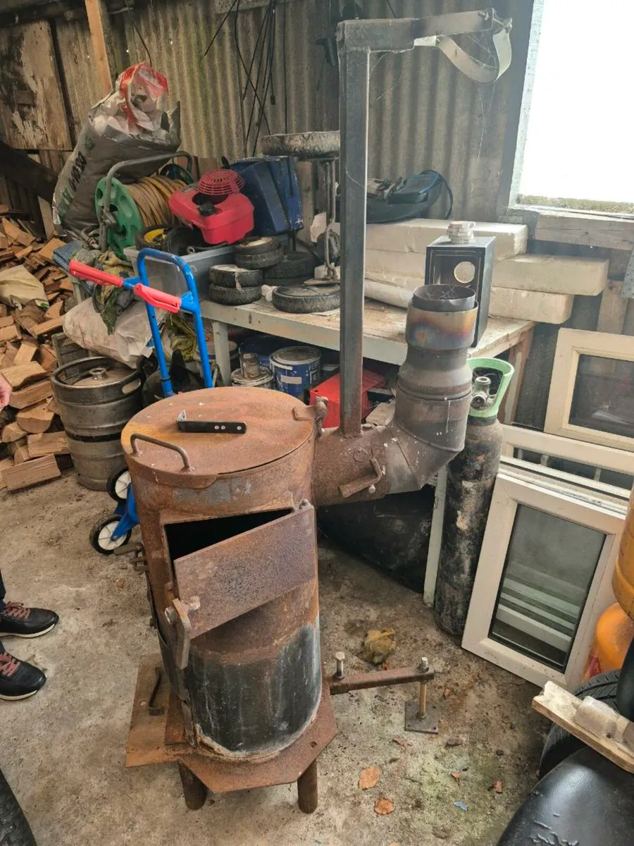 Solid fuel free standing stove - Image 2