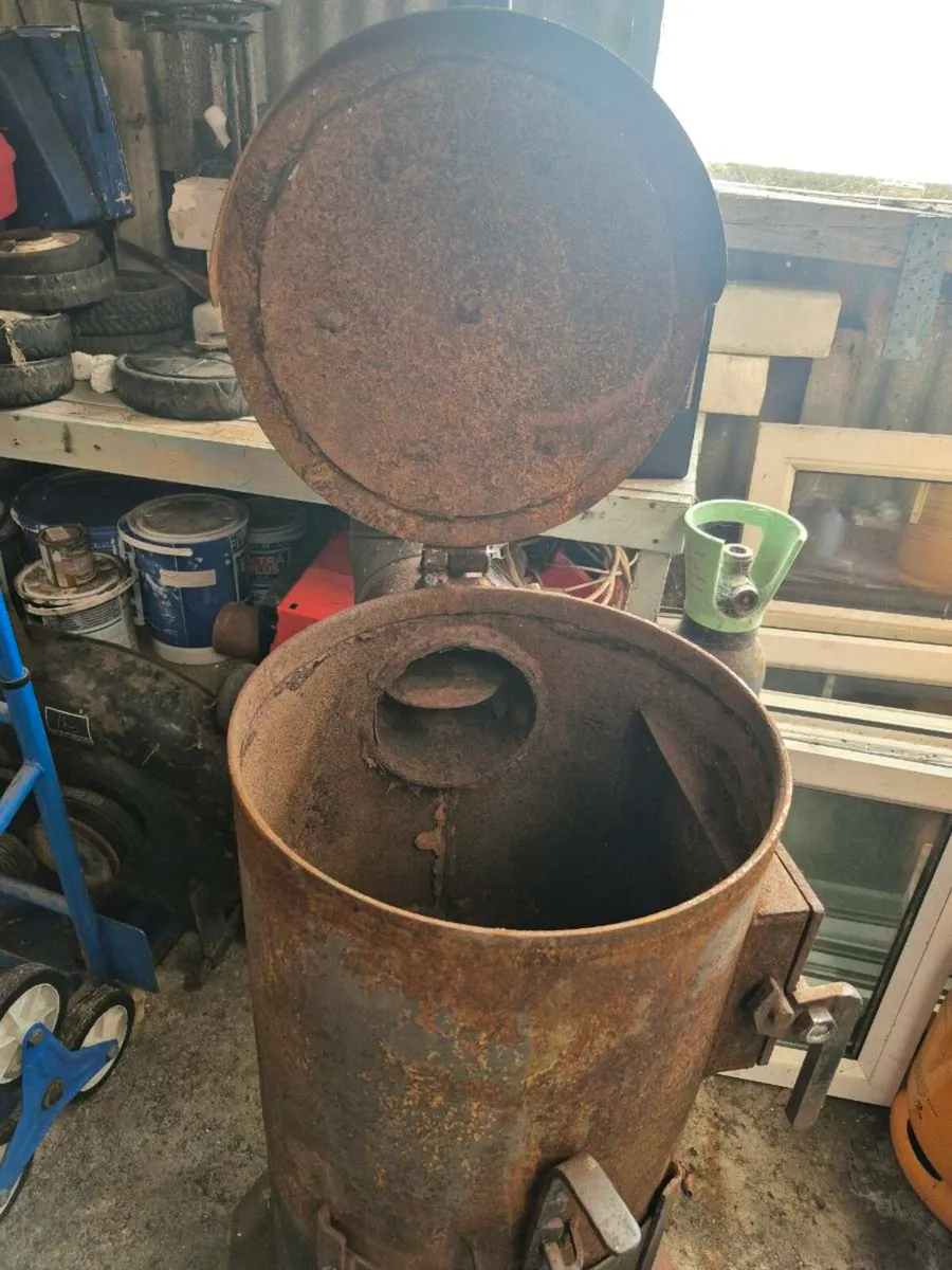Solid fuel free standing stove - Image 3