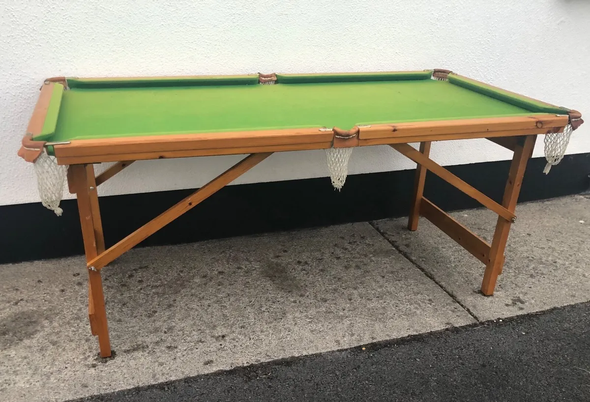 Pool table - Image 1