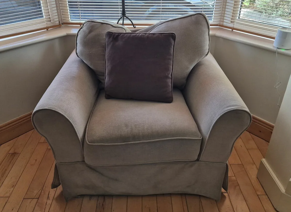 3 + 2 + 1 Suite of Furniture - Image 2