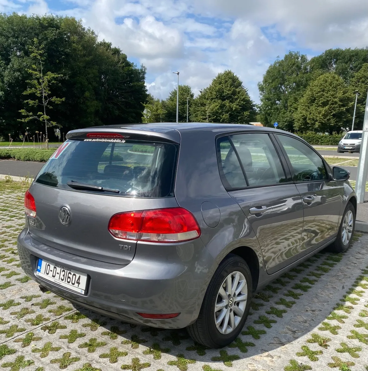 Volkswagen Golf 2010 - Image 2