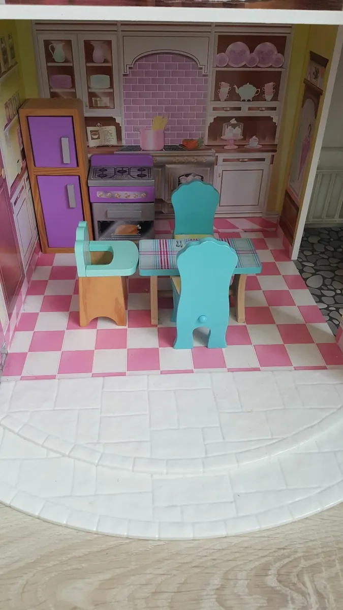 Doll House with accessories - like brand new - Image 2