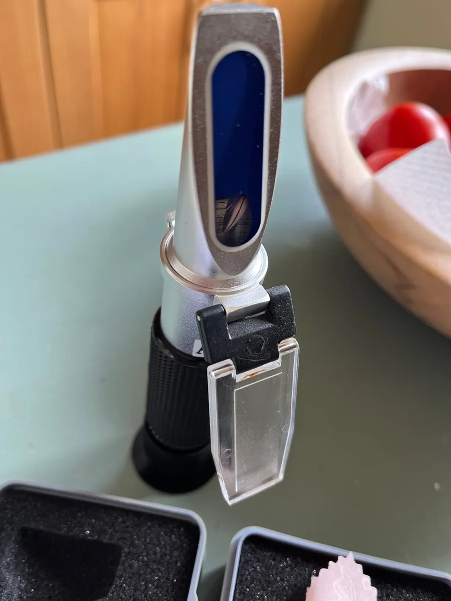 Brix food refractometer (measures sweetnesss) - Image 1