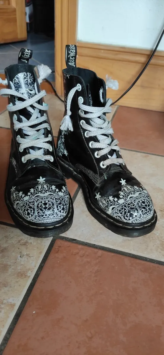 Shoes - Image 2
