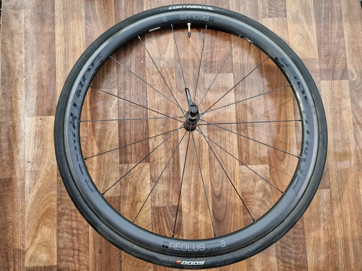 Front carbon wheel Bontrager Aeolus Pro 3 - Image 2