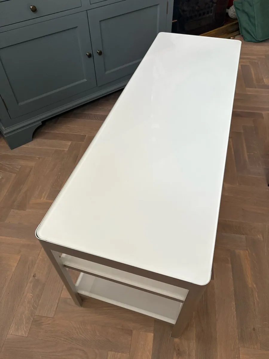 TV table - Image 1