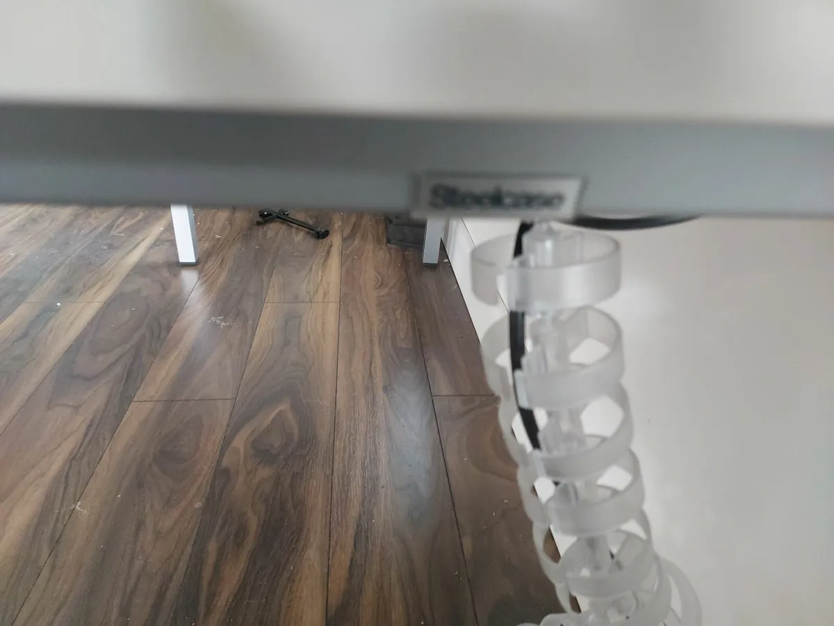Office desk - Image 2