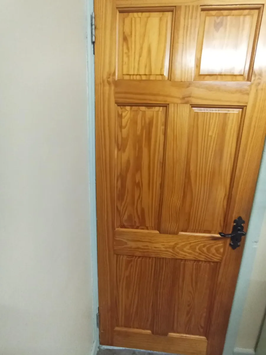 2 solid pine doors - Image 1