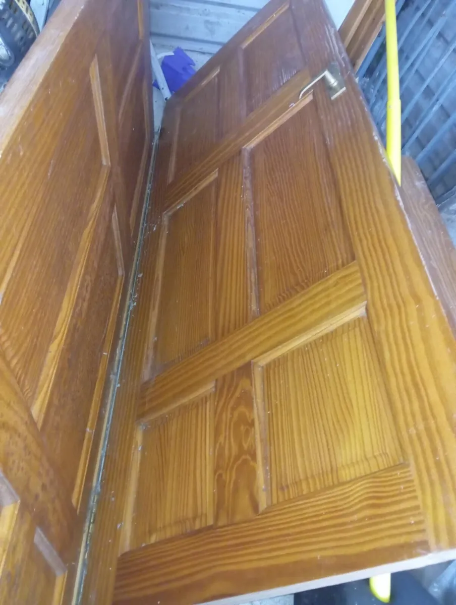 2 solid pine doors - Image 2