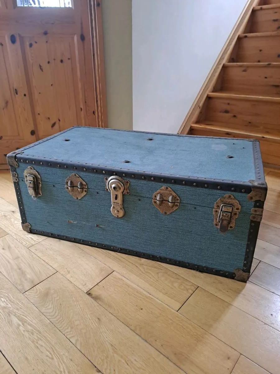 Large travel/storage trunk - Image 1