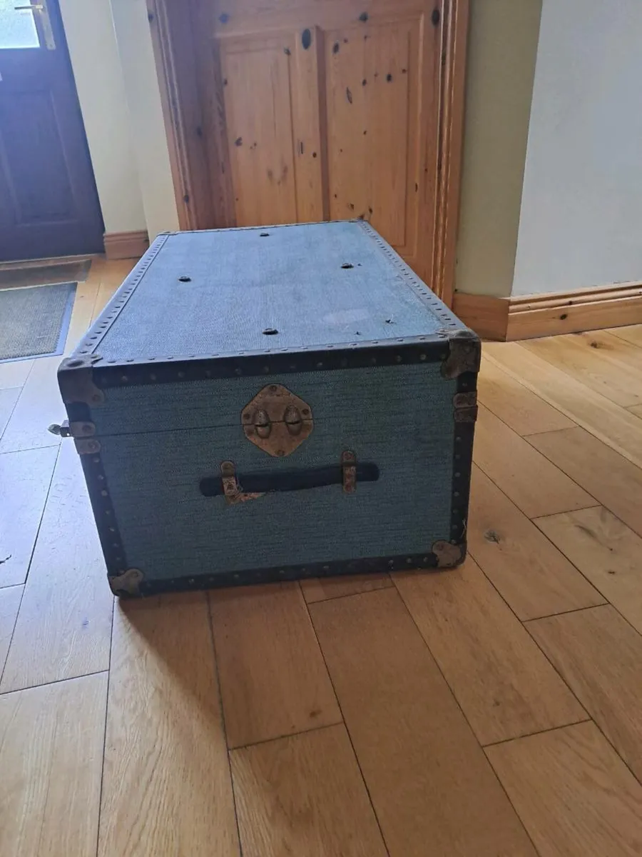Large travel/storage trunk - Image 3