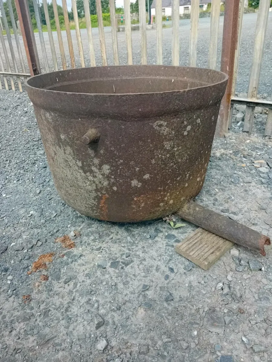 Famine Pot - Image 1