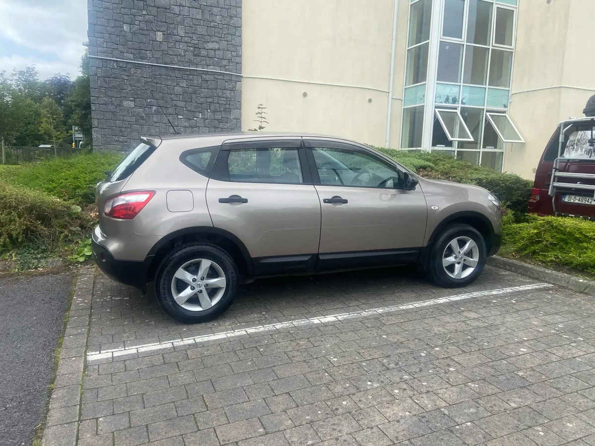 Very clean Nissan QASHQAI - Image 3