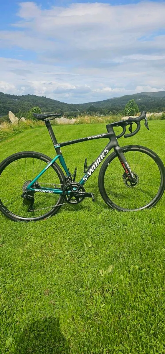 Specialized  tarmac road bike - Image 1